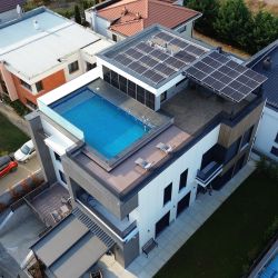 Sistemi fotovoltaik  Hibrid me fuqi 11.78 kWp ne shtepi private.